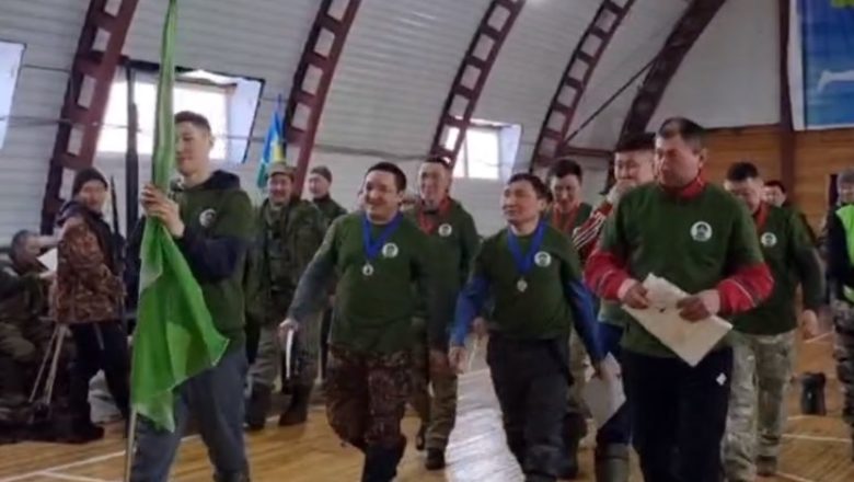 Нам улууһун Никольскай сэлиэнньэтигэр «Байанай» улуустааҕы булчуттар күрэхтэһиилэрэ.